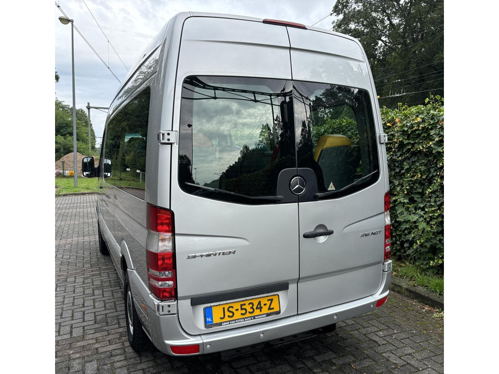 40060324-2.jpg