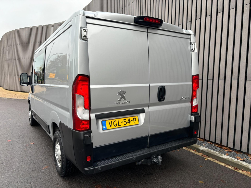 40084299-2.jpg