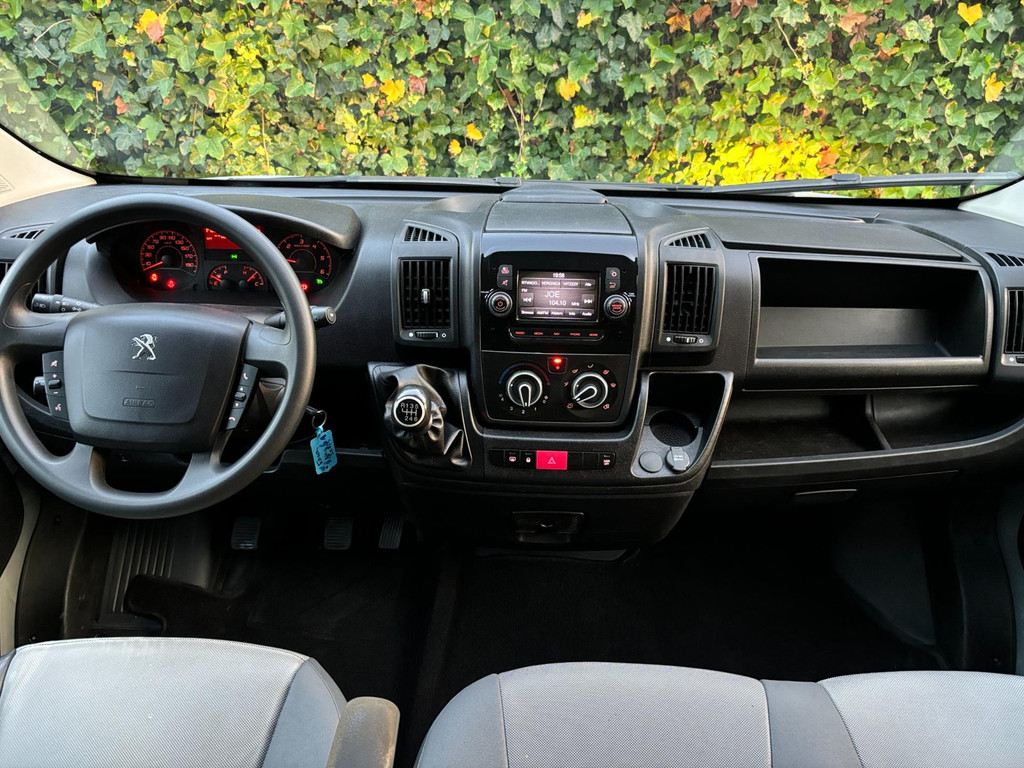40084299-5.jpg