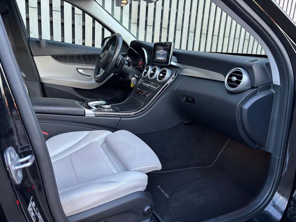 Mercedes-Benz C-Klasse Estate 300 CDI HYBRID / Panoramadak 42997468-7.jpg | Arno van Putten