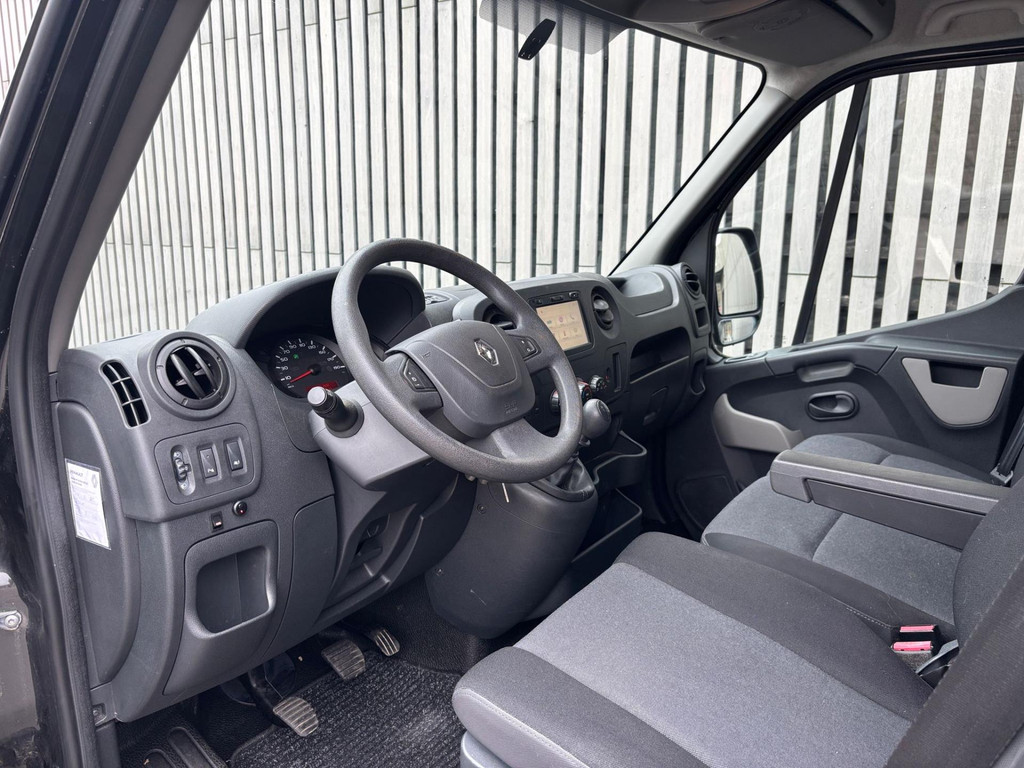 43807755-3.jpg