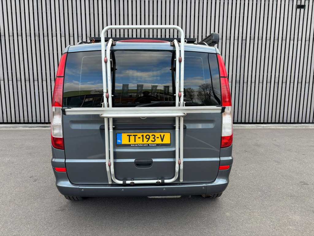 43861681-13.jpg
