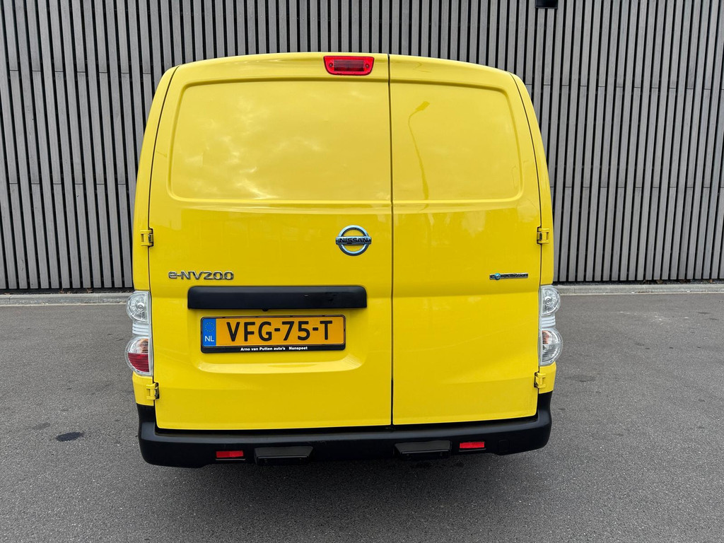 44159568-13.jpg