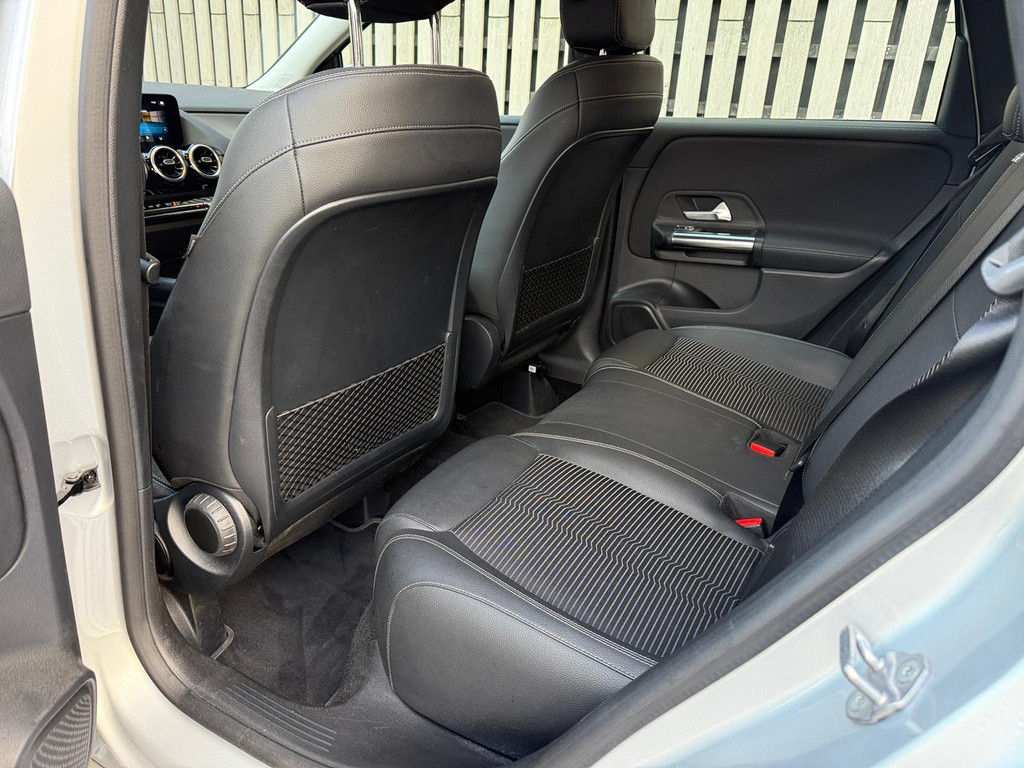 Mercedes-Benz B-Klasse 200 Business Solution / Widescreen / Camera 49791201-6.jpg | Arno van Putten