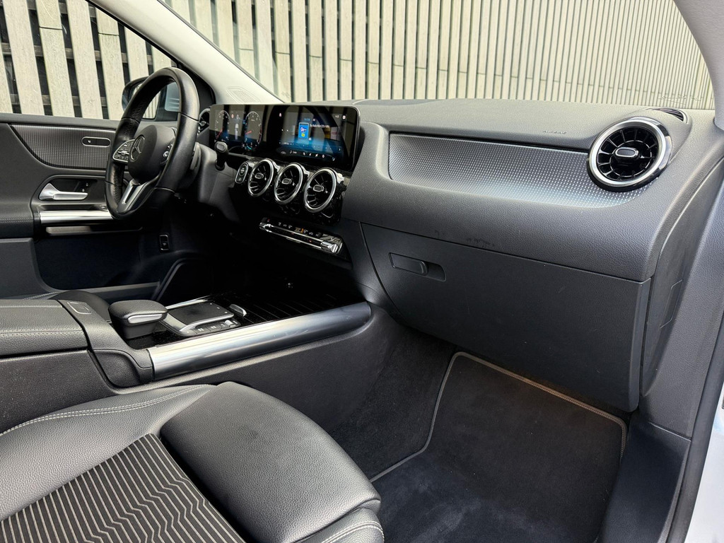 Mercedes-Benz B-Klasse 200 Business Solution / Widescreen / Camera 49791201-8.jpg | Arno van Putten