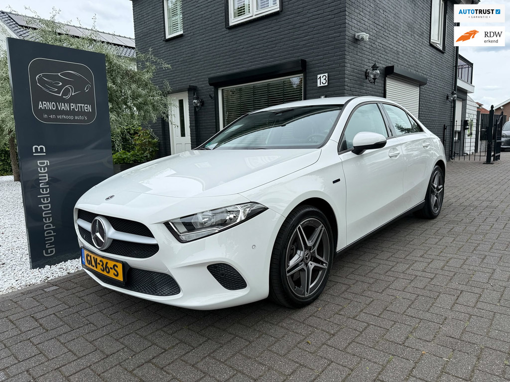 Mercedes-Benz A-Klasse 250 e /Apple CarPlay /18 inch AMG /Navigatie /Stoelverwarming 54242992-0.jpg | Arno van Putten
